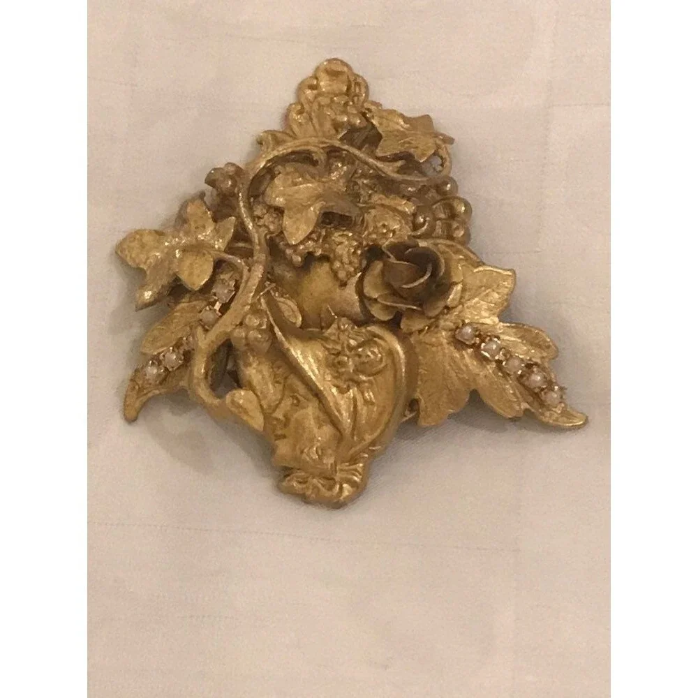 Unique, 3D Gold tone Broach